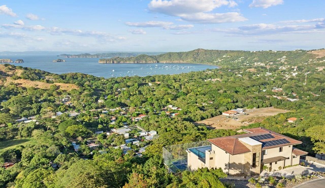 Luxury 5 Bedroom Villa with Panoramic Ocean Views and Infinity Pool