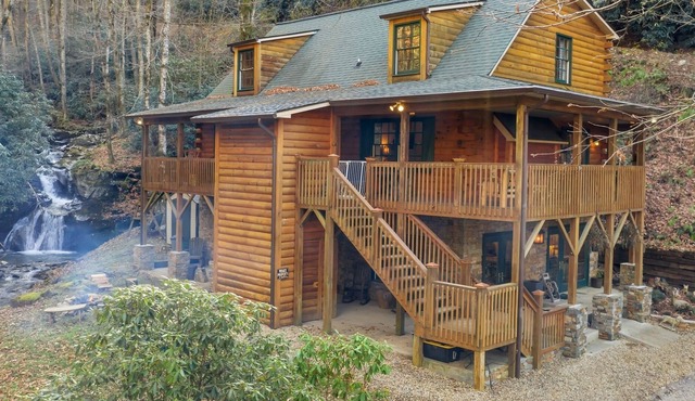 Luxury house on creek with waterfalls on 43 acres in mountains!