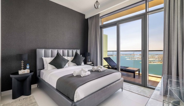 Luxury Penthouse Retreat - Private Beach, Breathtaking Palm and Marina Views