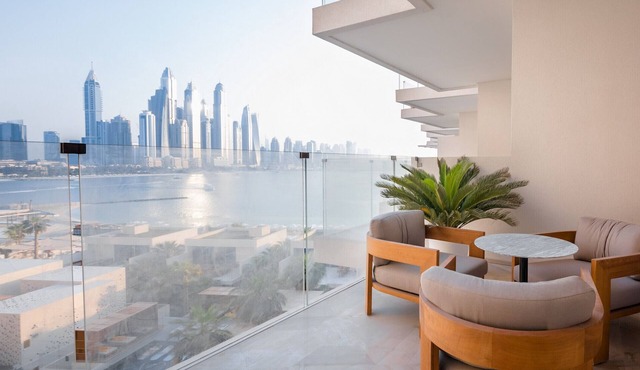 Luxury Sea View Apt in FIVE Resort on The Palm