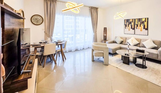Luxxury 1BR Escape | Pool, Gym, Parking | Al Reef