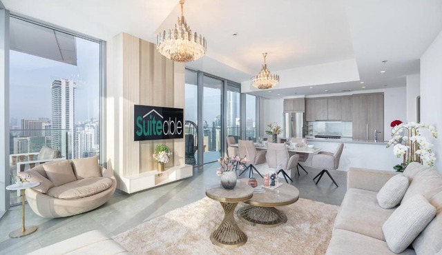 Majestic 3-Bed apartment w stunning Marina views