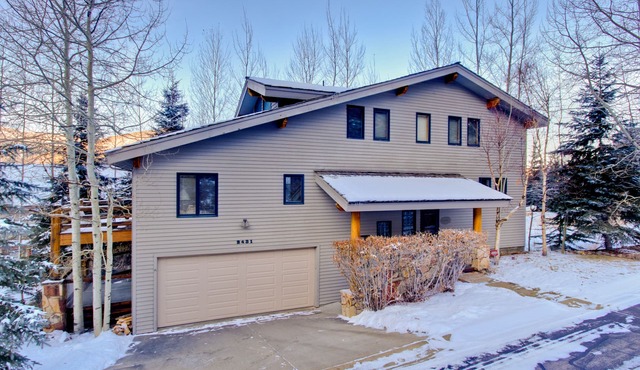 Minutes to the lifts, fully remodeled private home in lower DV. Great for groups