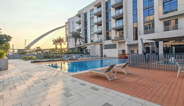 Modern 2 Bedroom - Canal Front Stay!