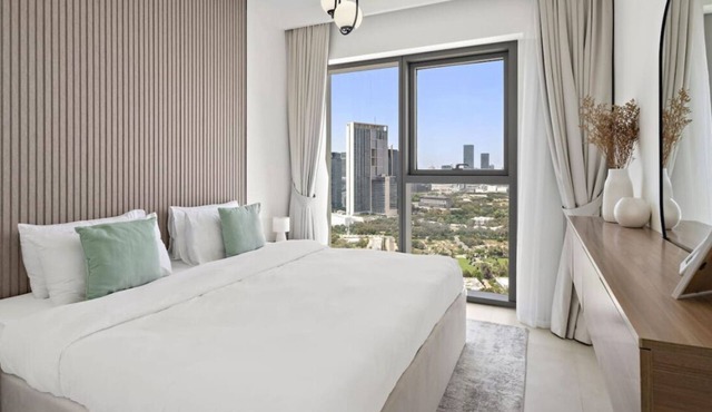 Modern 2-BR Oasis Downtown Views