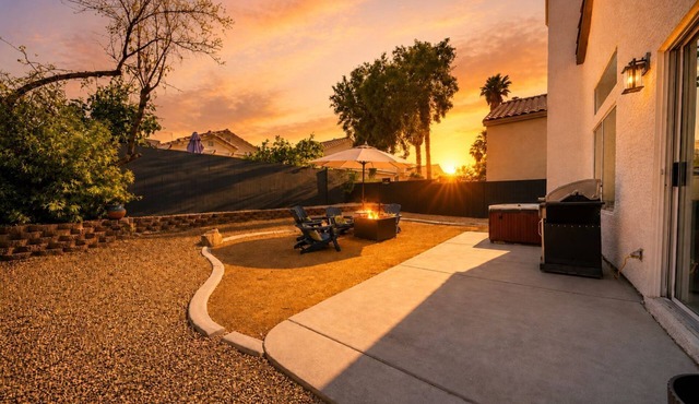 Modern 3BR/3BA Retreat I Spa, BBQ, 15 Min to Strip