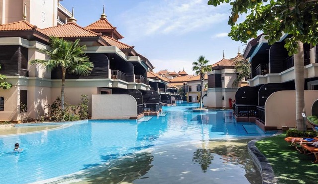 Modern Design 1 Bedroom Apartment, Pool Access