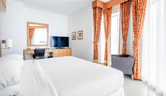 One Bedroom Suite Near Sharaf DG Metro