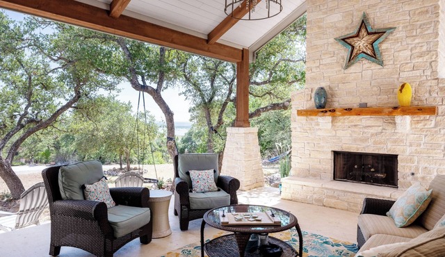 Outdoor Sanctuary/Lake View/Hot tub & Game Room!