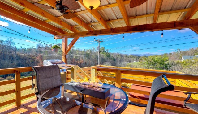 Pet-Friendly Studio w/Hot Tub & Views in Marshall
