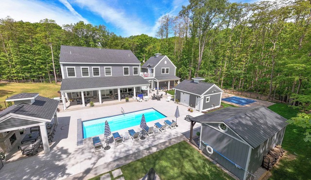 Pier Cove Estate - Pool, Pickleball, Hot Tub, Firepit - Sleeps up to 23