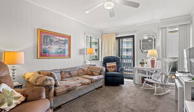 Popular Golden Mile location within a short distance to many local attractions!