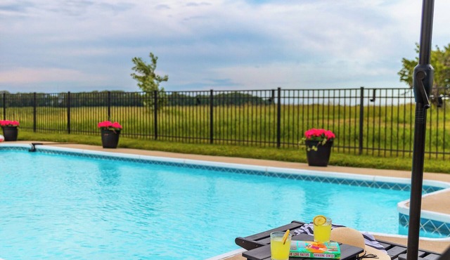 Private Pool | Dining space for 12 | Hot Tub