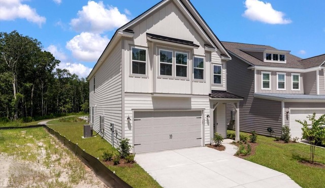 Private Queen Room in Modern 4BR Home, 2unit