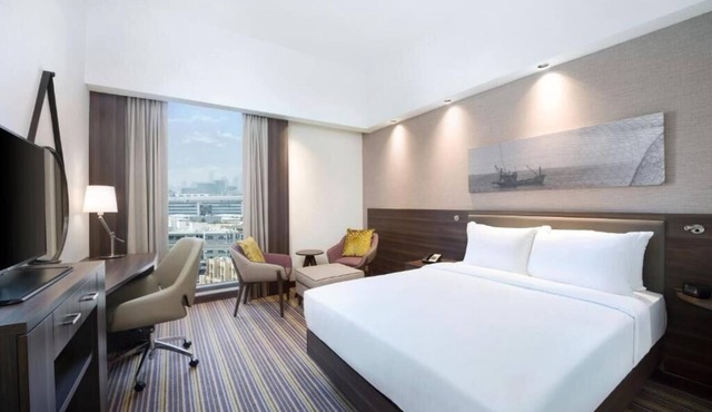 Queen Room Near Sunrise Supermarket By Luxury Bookings
