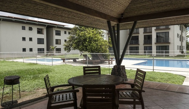 Relax in a nice quite apartment near the beach, volcanos & airport