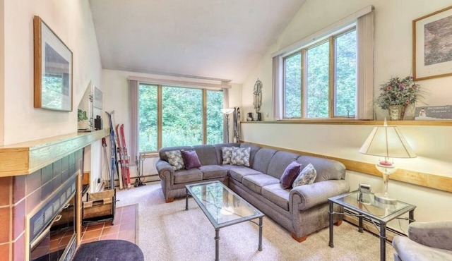 Resort townhome with on-site pool, hot tub & easy ski access