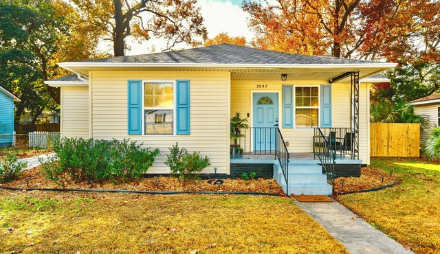 Salty Breeze Bungalow: located near beaches, downtown, coliseum, riverfront park