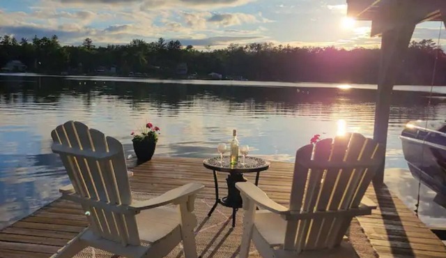 Saratoga County 6 bedroom lake house with indoor pool and hot tub