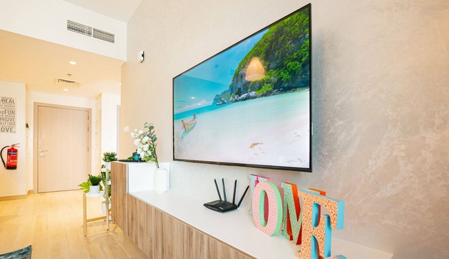 Sea World location! spacious apartment, fully furnished, sleeps 4