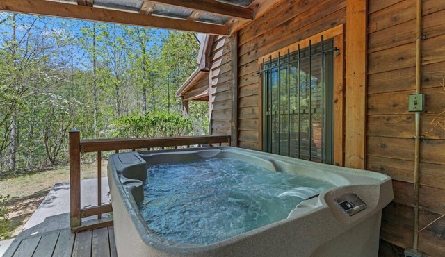 Secluded Cabin in the Mountains w/Hot Tub & MORE!