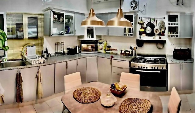 shearing with owner 5-Bed Apartment in Sib