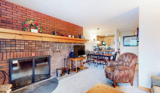 Ski-In/ski-out Killington Resort condo with tennis, pool & hot tub