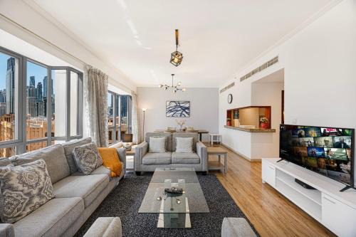 Skyline Retreat 2BDR Apt South Ridge Downtown