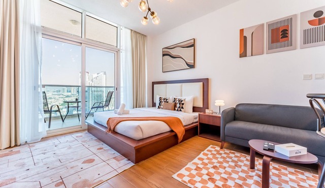 Skyline Studio Overlooking the Community, Only a Few Steps from the Park