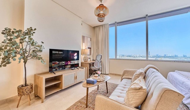 Sleek DIFC Studio: Perfect for Business & Leisure