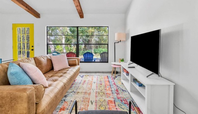 Spacious lux modern home, near downtown and beach