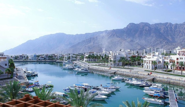 Spacious Waterfront Elegance