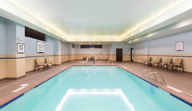 Studio Near Downtown | Breakfast and Pool Access!