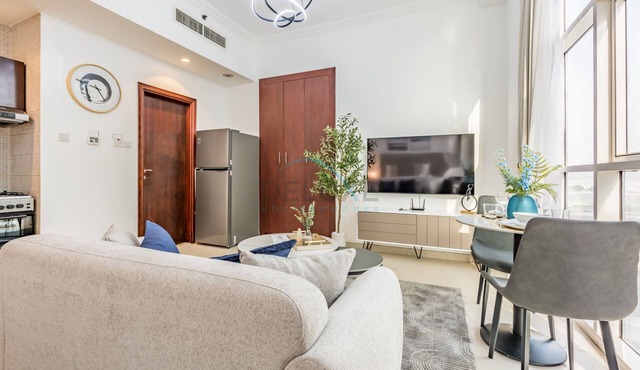Studio Near Dubai Water Canal and Bus Station, Conveniently Close to Downtown