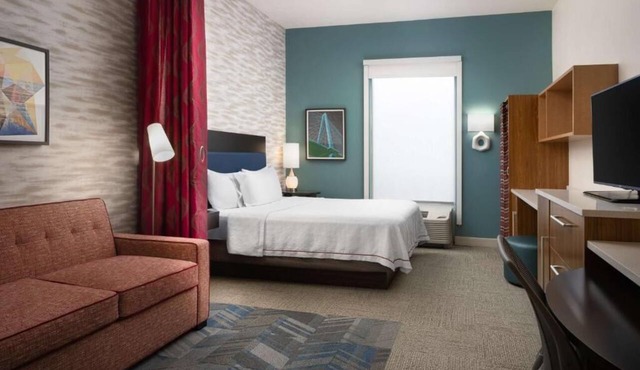 Studio w/King Bed, Kitchenette & Pool Access | 3 mi to Charleston Airport