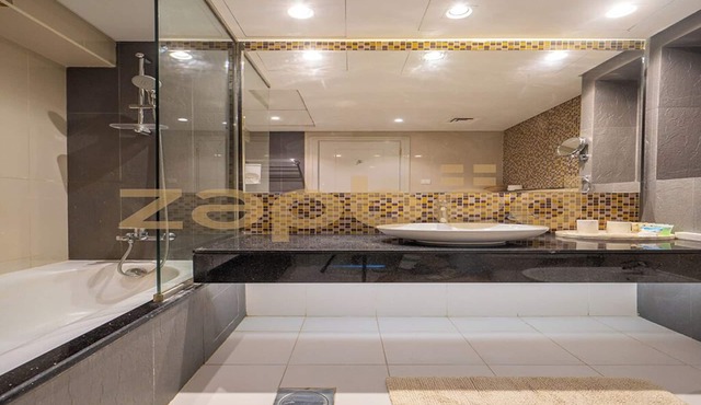 Stylish 1BR-Upper Crest Near Dubai Mall