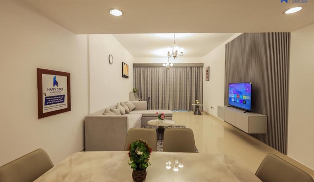 Stylish 2BR Suite Near MOE