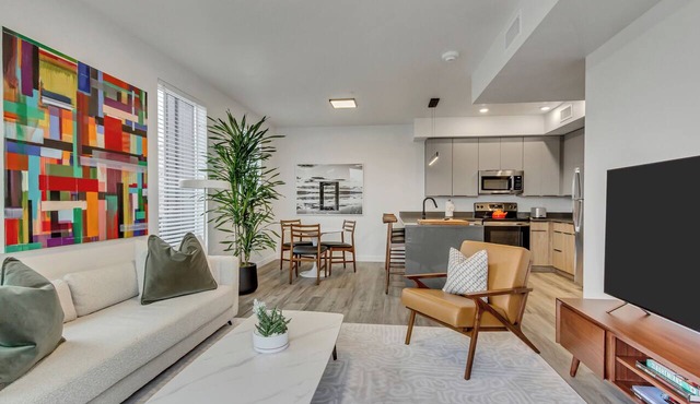 Sugarhood SLC Penthouse 3BR/2BA/Co-Working Space/Gym & Free Garaged Parking
