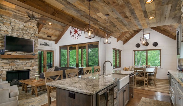 The Kingfisher | Pet Friendly, Lakefront Luxury, Private Beach