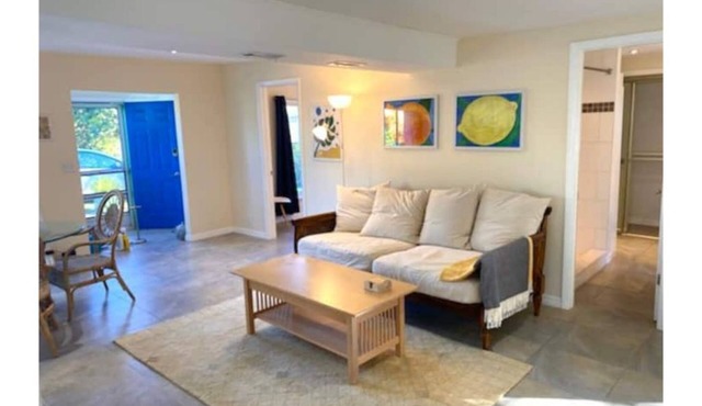The Mango Cottage: Bright, Cozy, Great Location