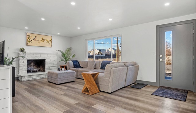 " The Modern Nest “5-bedroom 2 full bath house near Salt Lake Downtown AC, WiFi
