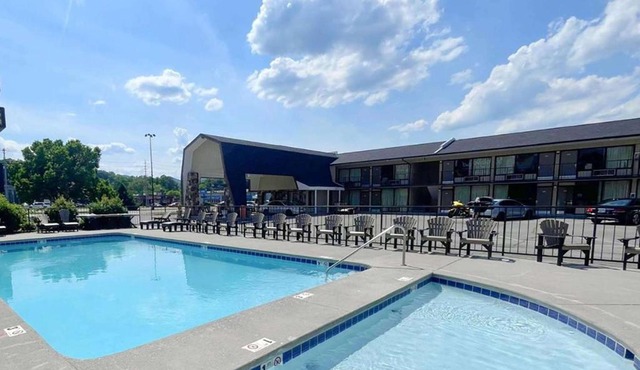 Travelodge by Wyndham Pigeon Forge Dollywood Lane