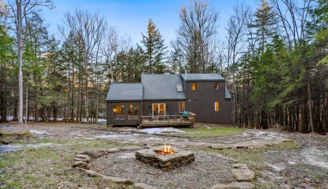 Twin Peaks Saltbox with Sauna, Pet-Friendly