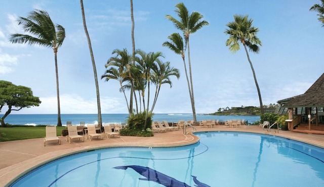 Ultimate Beach Escape! Outdoor Pool, Restaurant, Near Whalers Village!