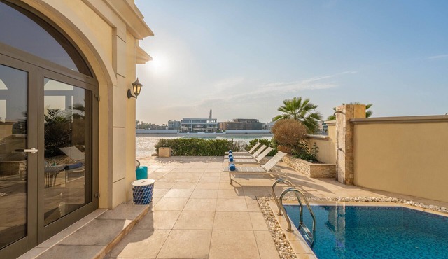 Ultra-Luxury Villa w/Private Pool & Beach on Palm