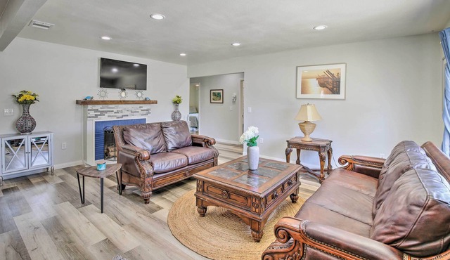 Updated Compton Home ~ 10 Mi to SoFi Stadium! in Compton