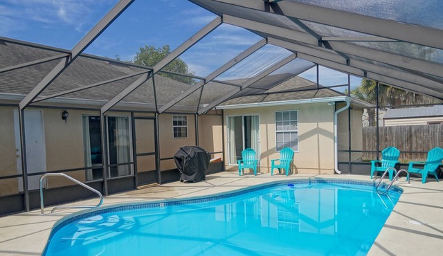 Updated Spacious Home- POOL, 4 mi. to Old City, 5 mi. to Beach, Family Home, Free Attraction tickets in St. Augustine