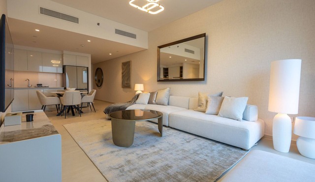 Urban & Elegant Stay Just Steps from Burj Khalifa