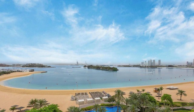 Vacationer l Palm Retreat l 1 Bed on Palm l Private Beach