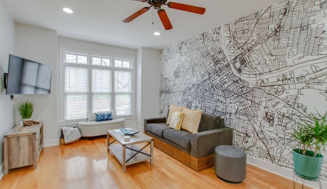 Vibrant & Trendy - 2BR Home Near Marathon Village